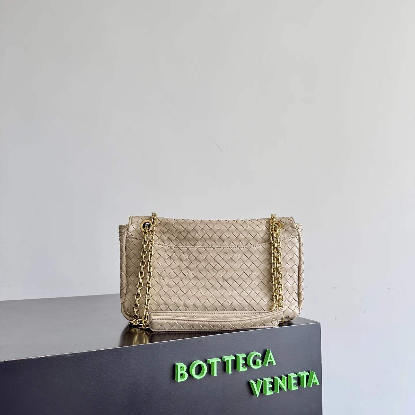 BOTTEGA VENETA Shoulder Bags Lambskin Leather (Beige-Gold) 27X16X6CM I30202608080820 - Image 3