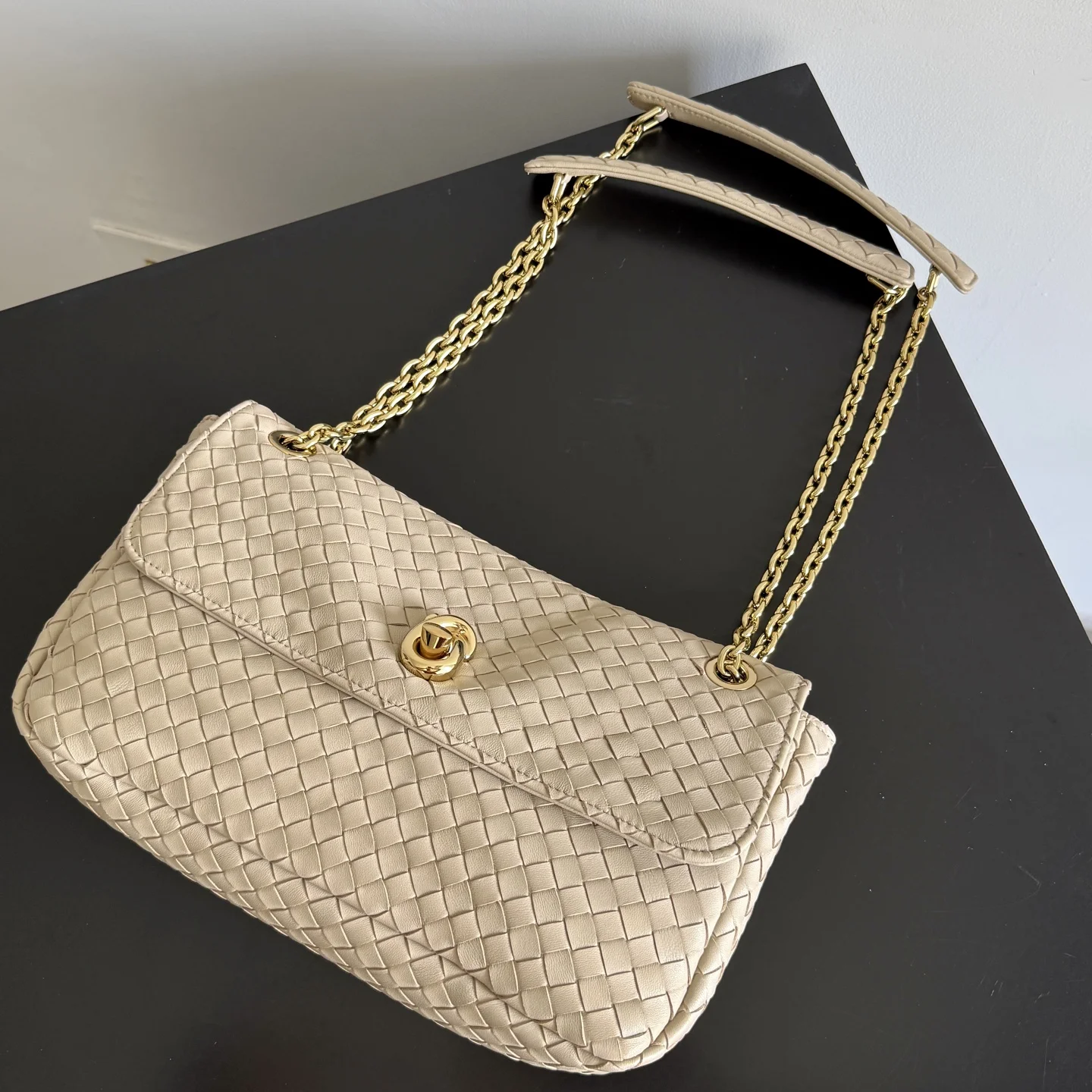 BOTTEGA VENETA Shoulder Bags Lambskin Leather (Beige-Gold) 27X16X6CM I30202608080820 - Image 6