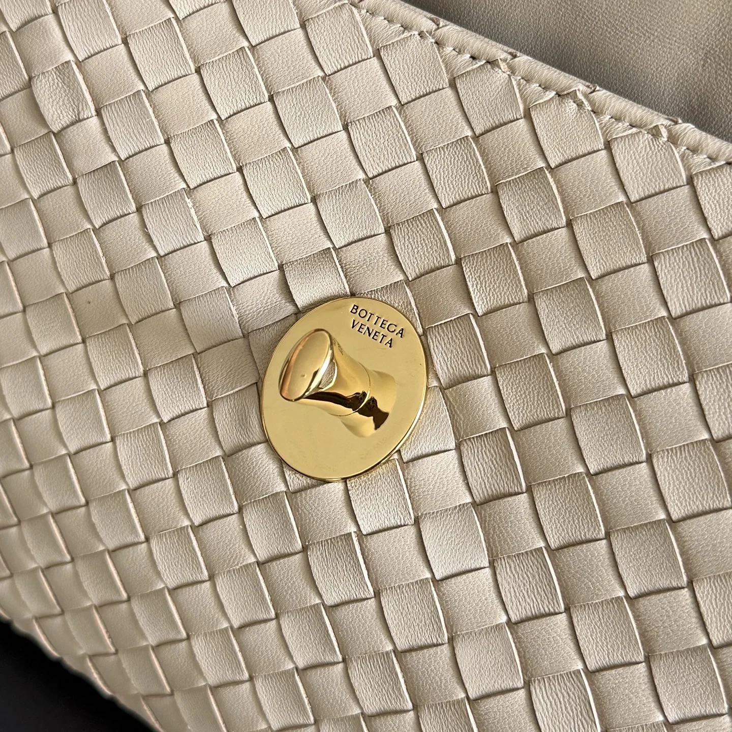 BOTTEGA VENETA Shoulder Bags Lambskin Leather (Beige-Gold) 27X16X6CM I30202608080820 - Image 7