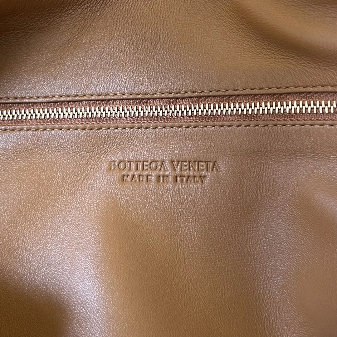 BOTTEGA VENETA Shoulder Bags Lambskin Leather (Brown) 48X40X16 I30202608080017 - Image 7