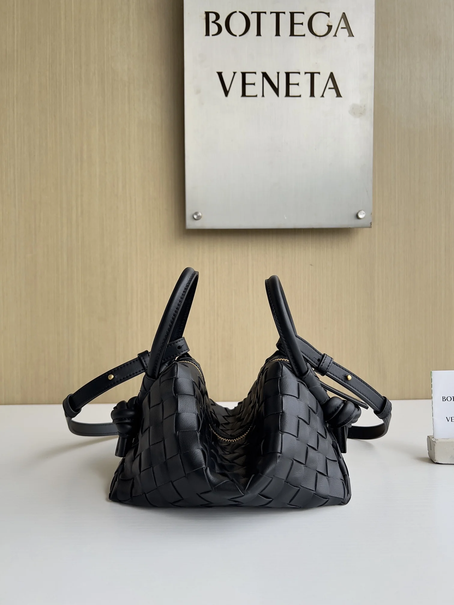 BOTTEGA VENETA Shoulder Bags Leather (Black) 19X12X9CM F80202608080152 - Image 3