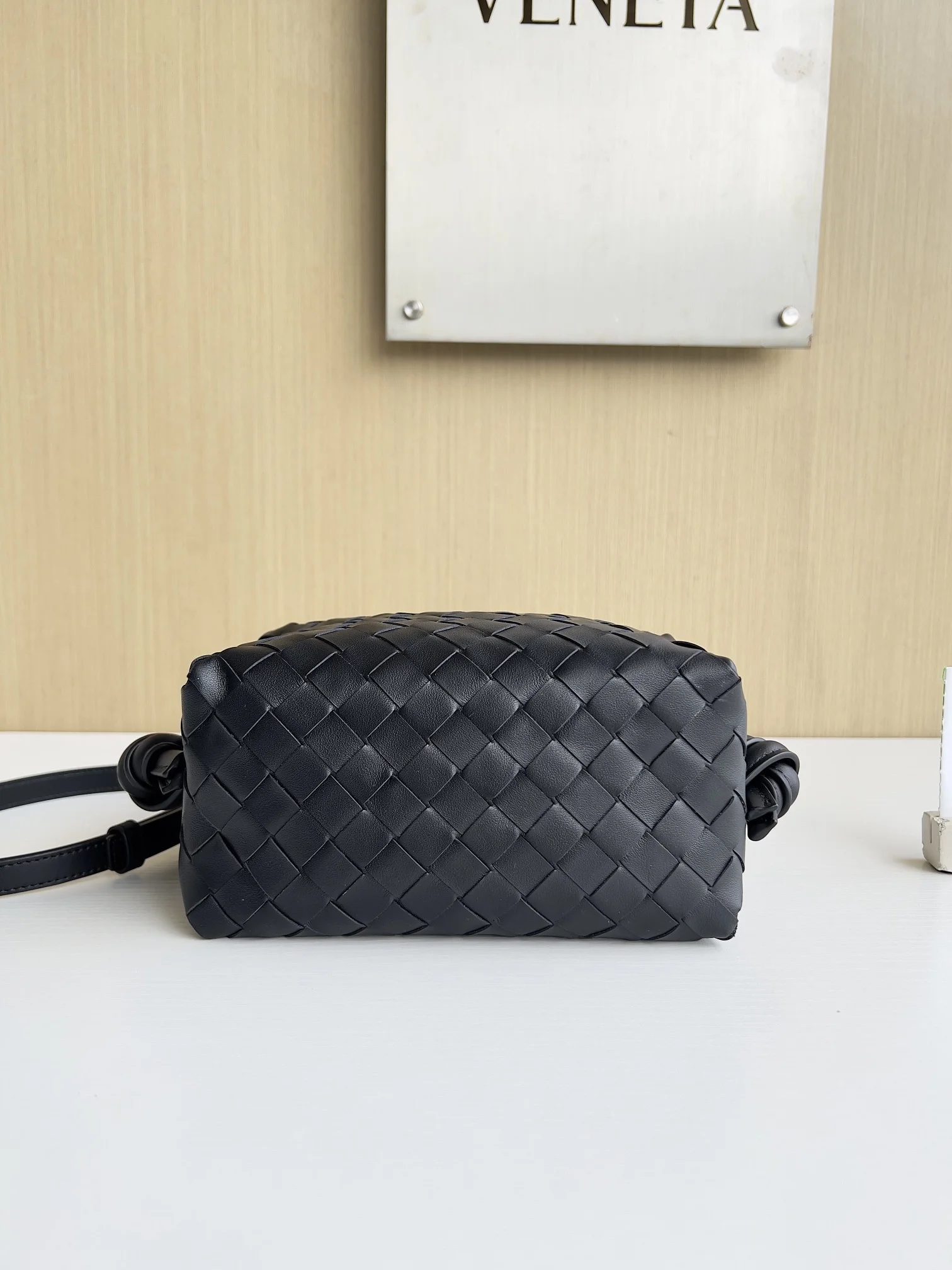 BOTTEGA VENETA Shoulder Bags Leather (Black) 19X12X9CM F80202608080152 - Image 4