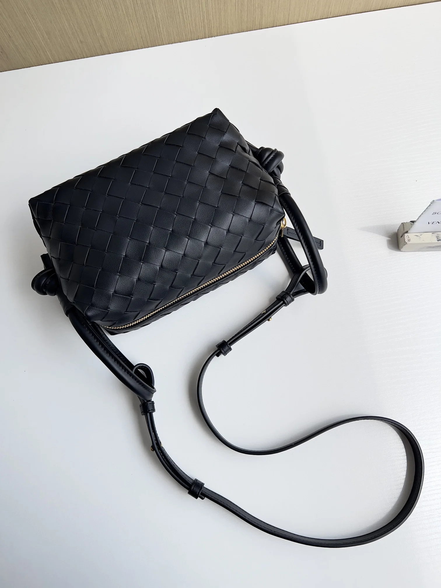 BOTTEGA VENETA Shoulder Bags Leather (Black) 19X12X9CM F80202608080152 - Image 6