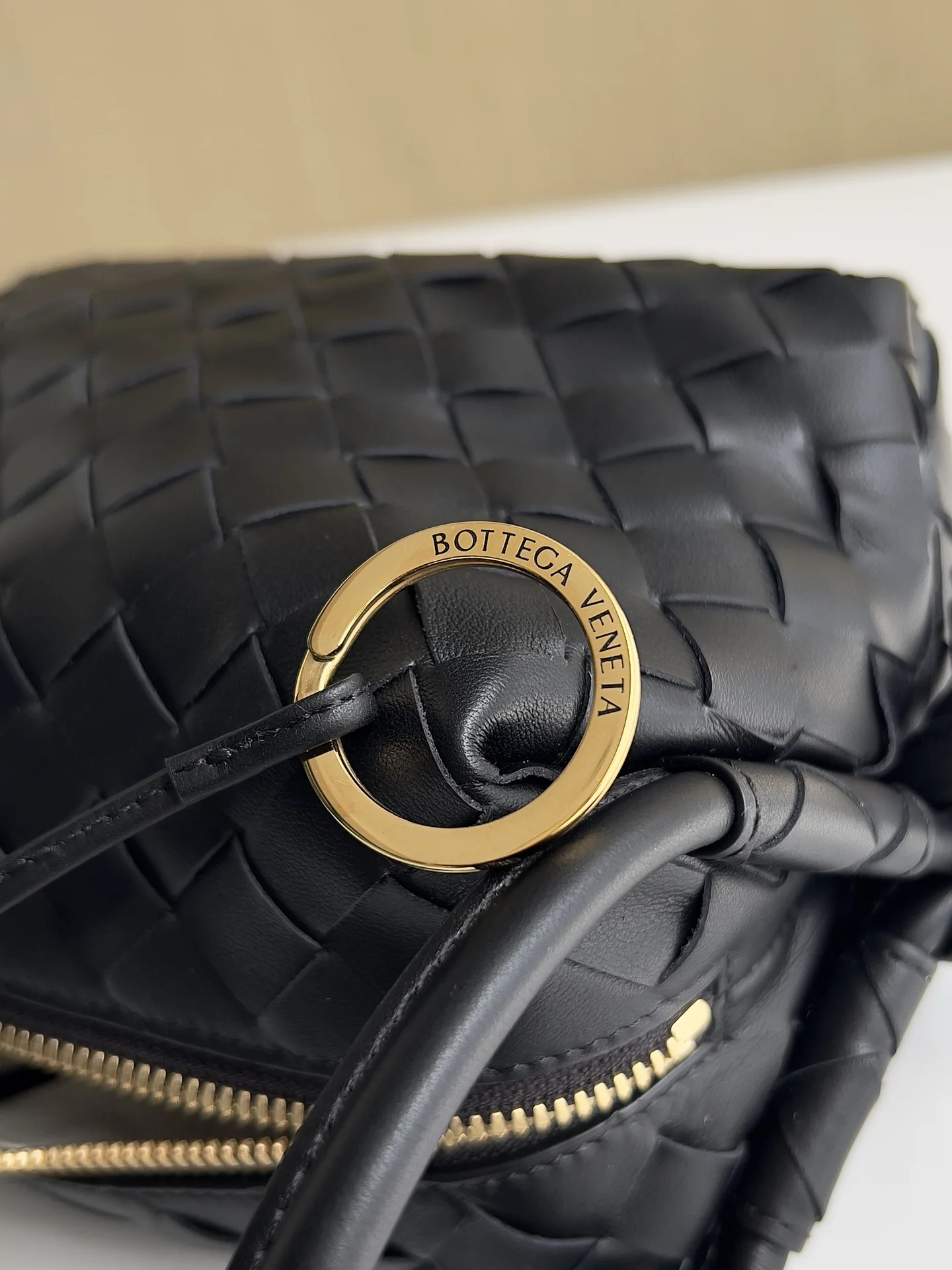 BOTTEGA VENETA Shoulder Bags Leather (Black) 19X12X9CM F80202608080152 - Image 7