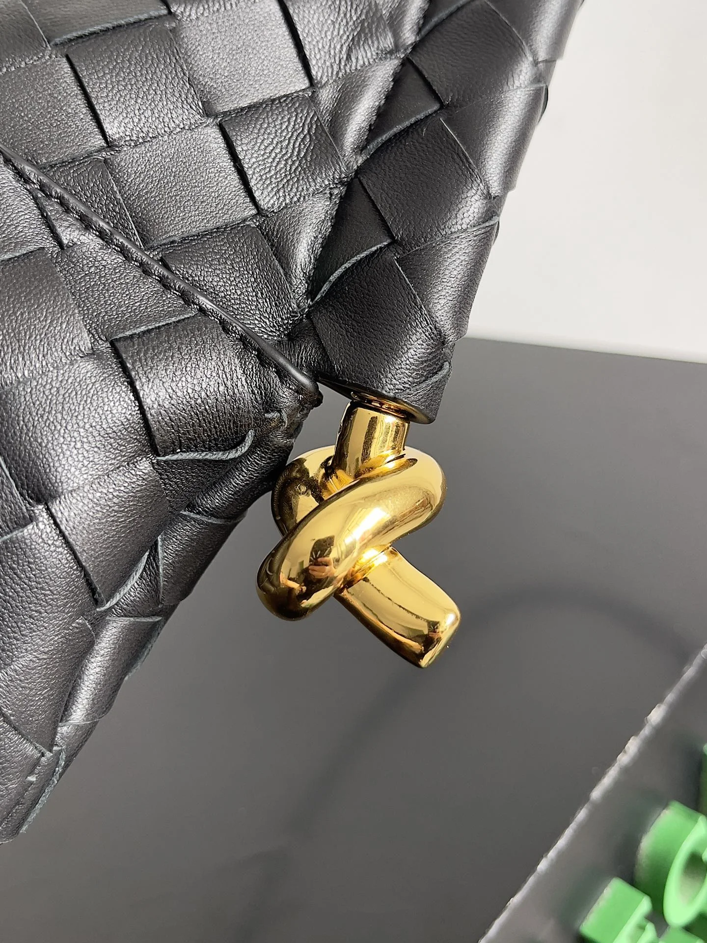 BOTTEGA VENETA Shoulder Bags Leather (Black-Gold) 28X18X5CM H30202608080062 - Image 4