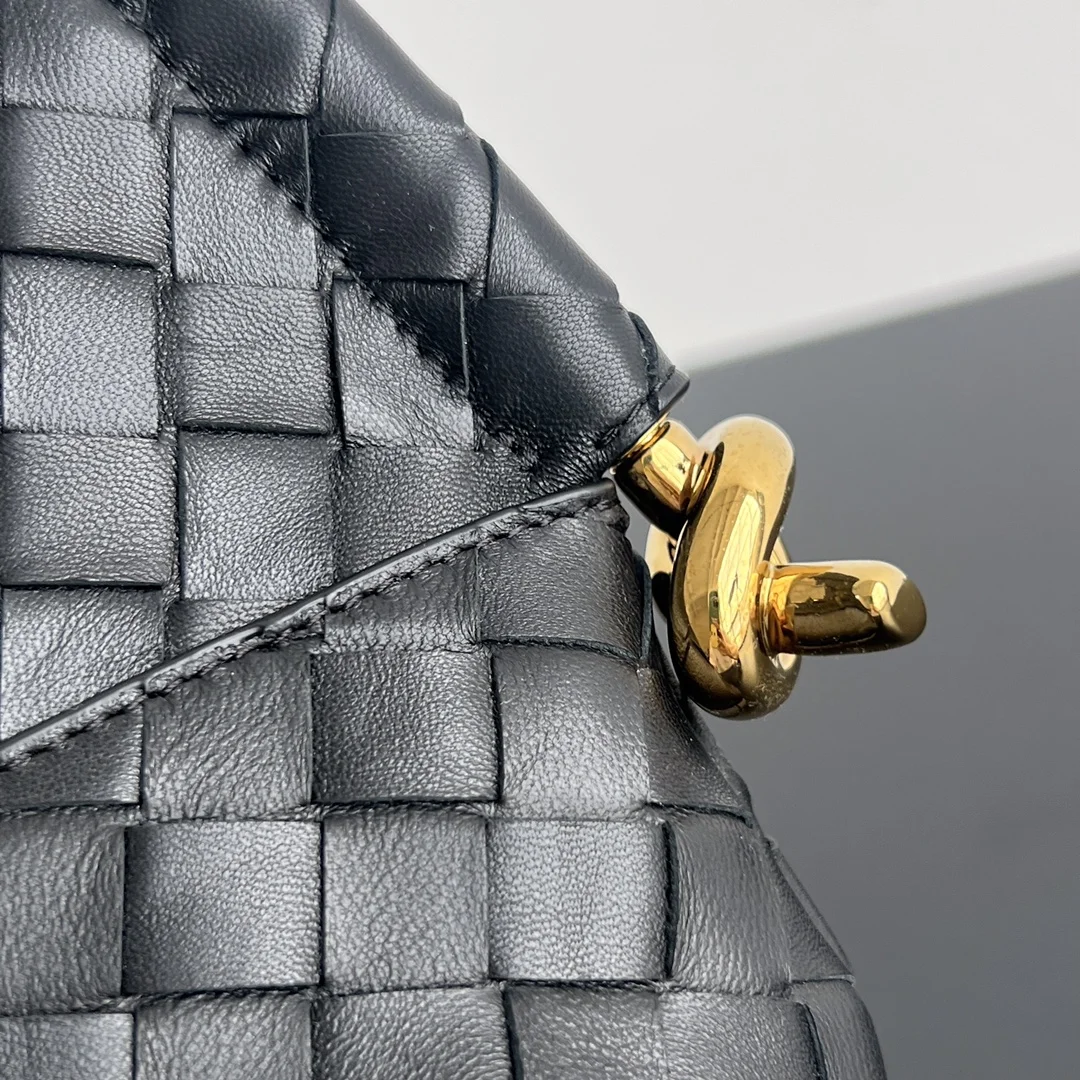 BOTTEGA VENETA Shoulder Bags Leather (Black-Gold) 28X18X5CM H30202608080069 - Image 3