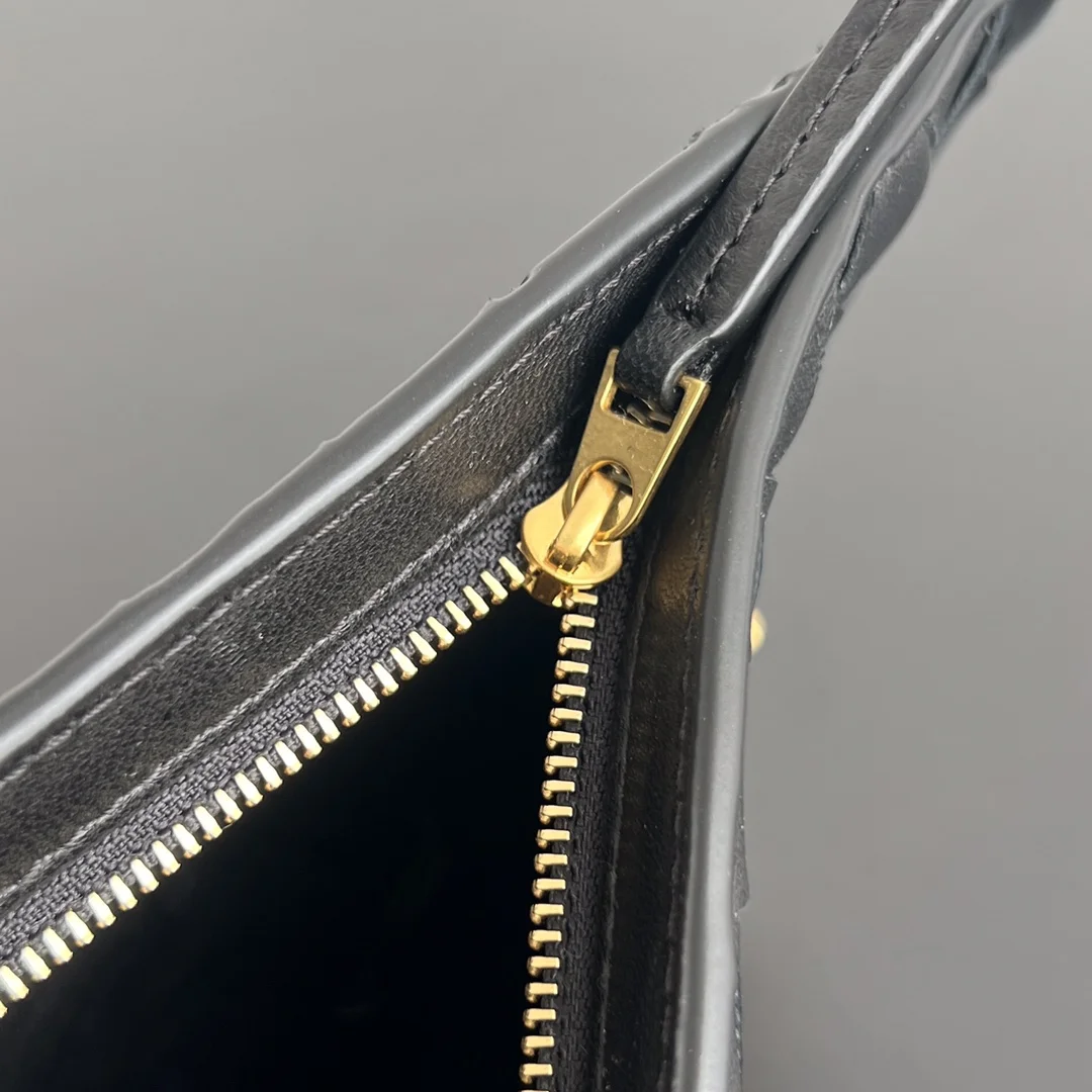 BOTTEGA VENETA Shoulder Bags Leather (Black-Gold) 28X18X5CM H30202608080069 - Image 7
