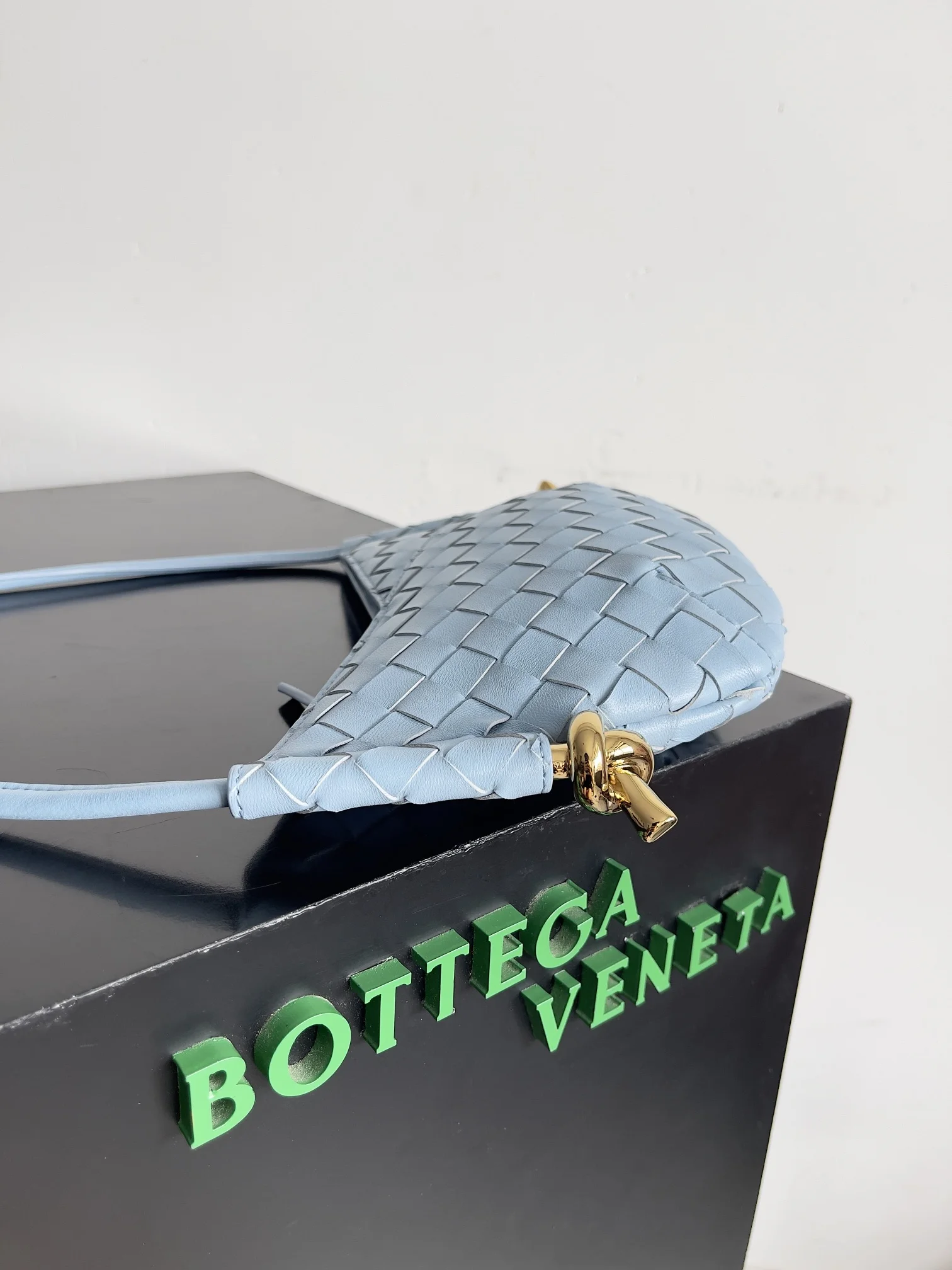 BOTTEGA VENETA Shoulder Bags Leather (Blue-Gold) 28X18X5 CM H30202608080060 - Image 2