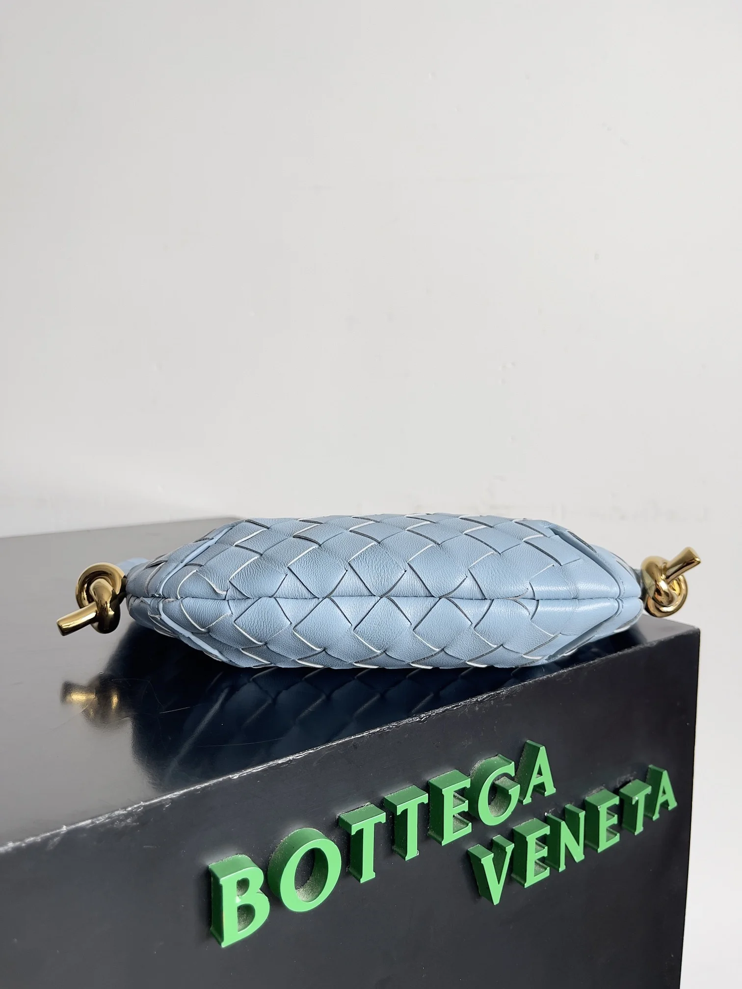 BOTTEGA VENETA Shoulder Bags Leather (Blue-Gold) 28X18X5 CM H30202608080060 - Image 3