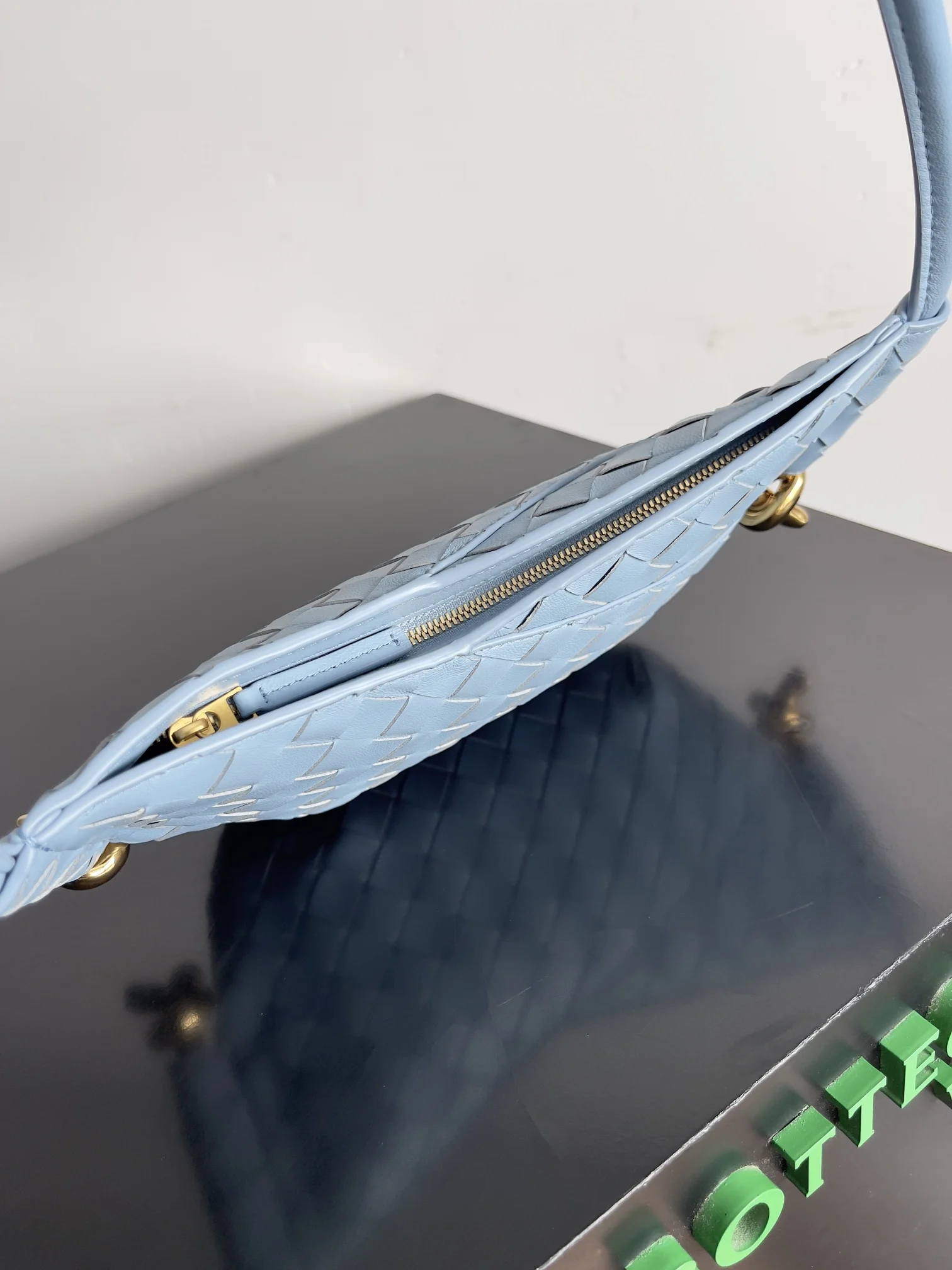 BOTTEGA VENETA Shoulder Bags Leather (Blue-Gold) 28X18X5 CM H30202608080060 - Image 5