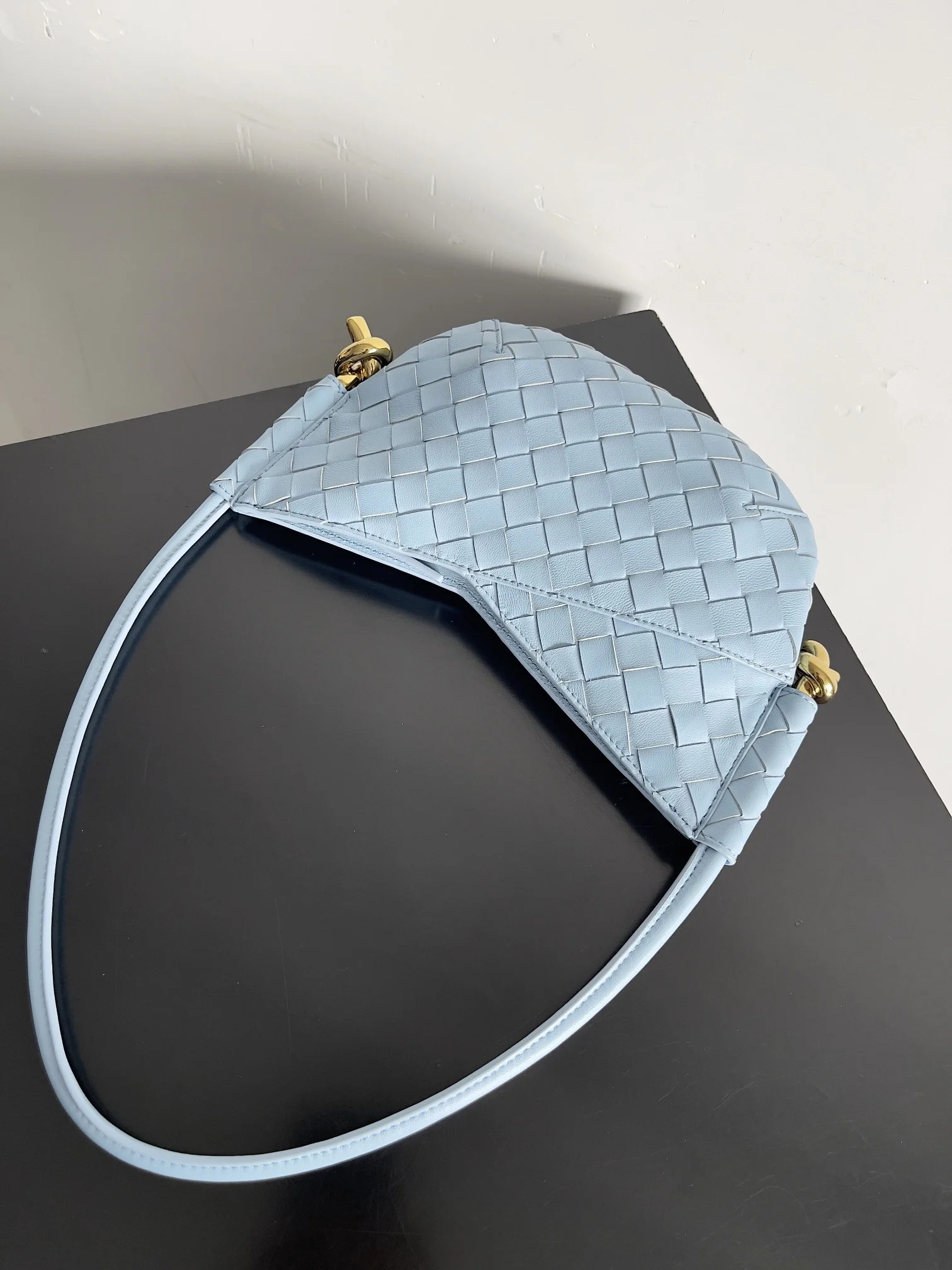 BOTTEGA VENETA Shoulder Bags Leather (Blue-Gold) 28X18X5 CM H30202608080060 - Image 6