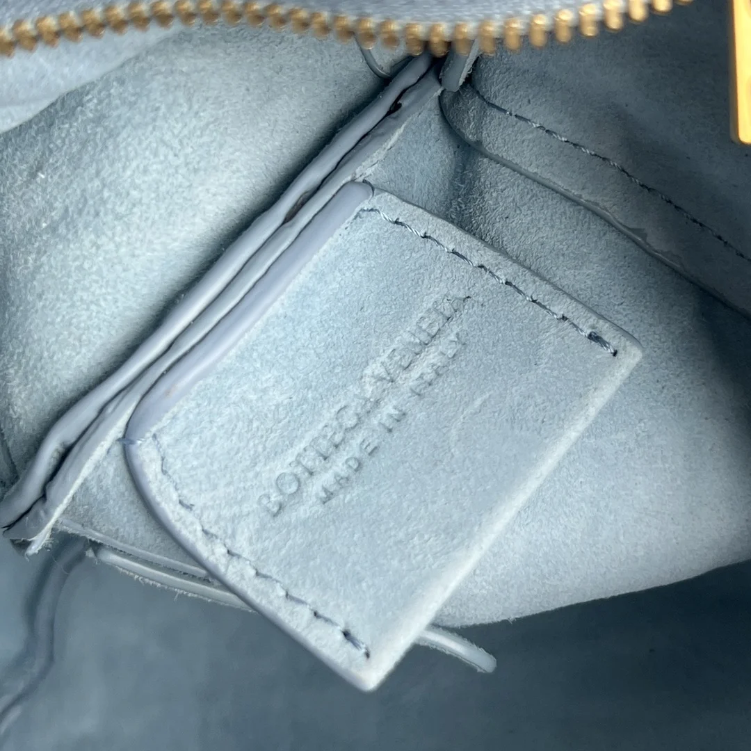 BOTTEGA VENETA Shoulder Bags Leather (Blue-Gold) 28X18X5CM H30202608080067 - Image 8