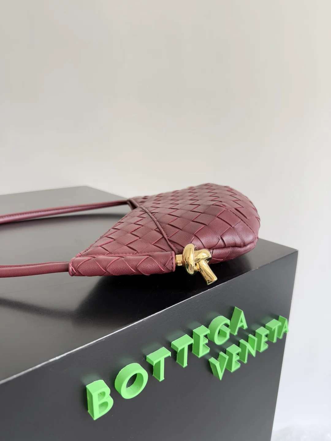 BOTTEGA VENETA Shoulder Bags Leather (Burgundy-Gold) 28X18X5 CM H30202608080064 - Image 2