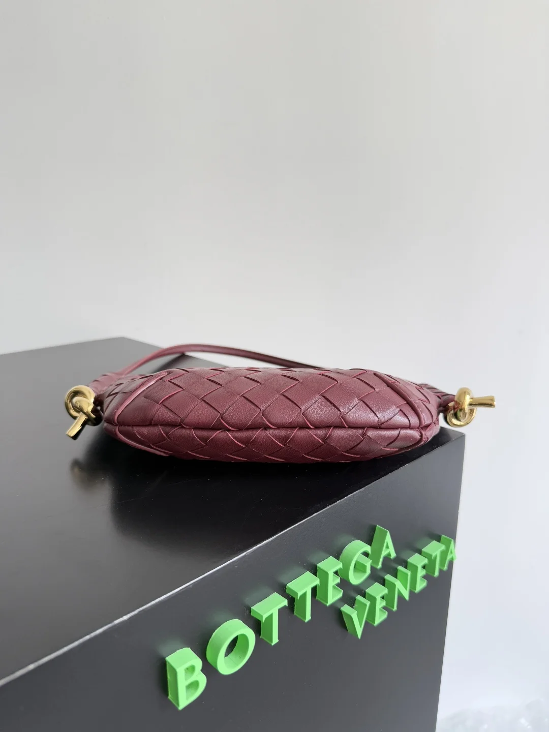 BOTTEGA VENETA Shoulder Bags Leather (Burgundy-Gold) 28X18X5 CM H30202608080064 - Image 3