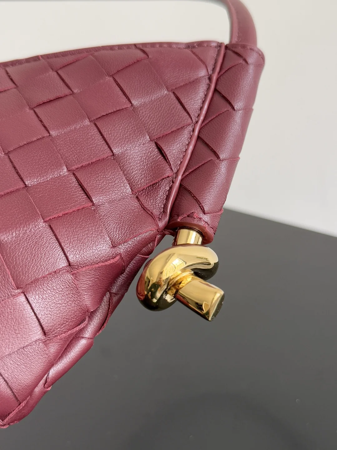 BOTTEGA VENETA Shoulder Bags Leather (Burgundy-Gold) 28X18X5 CM H30202608080064 - Image 4