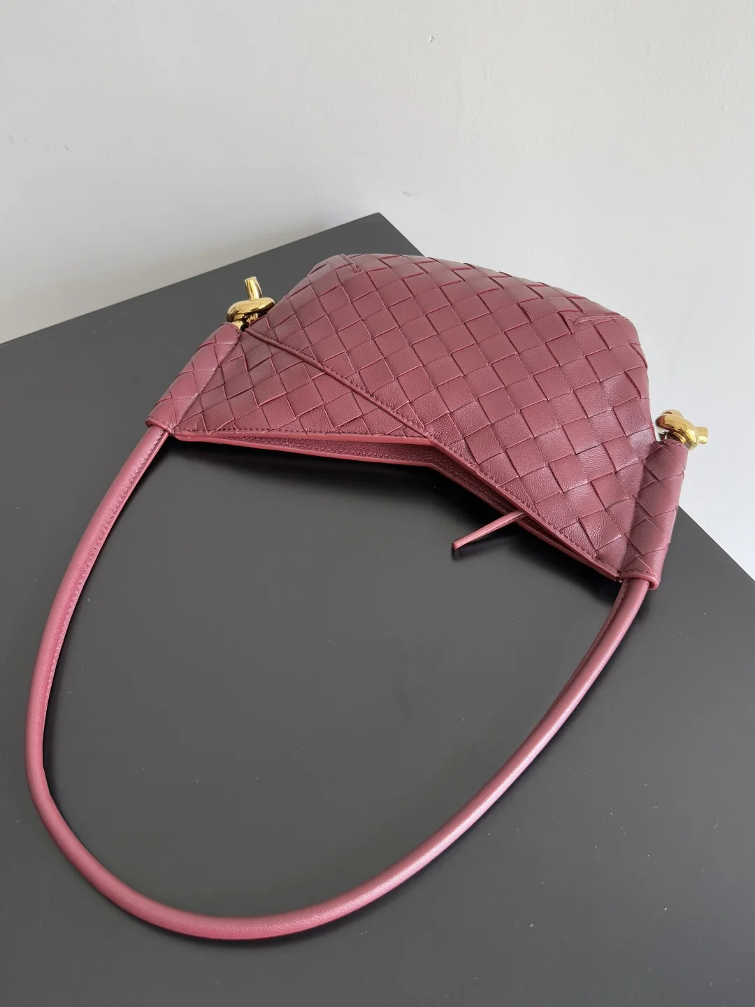 BOTTEGA VENETA Shoulder Bags Leather (Burgundy-Gold) 28X18X5 CM H30202608080064 - Image 5