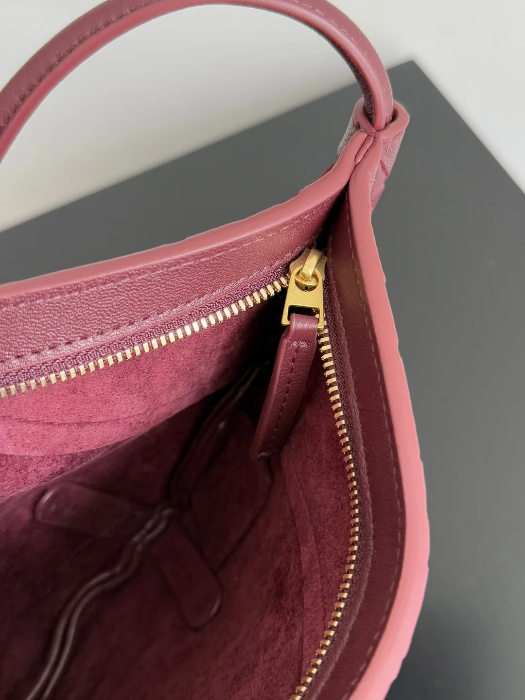 BOTTEGA VENETA Shoulder Bags Leather (Burgundy-Gold) 28X18X5 CM H30202608080064 - Image 6