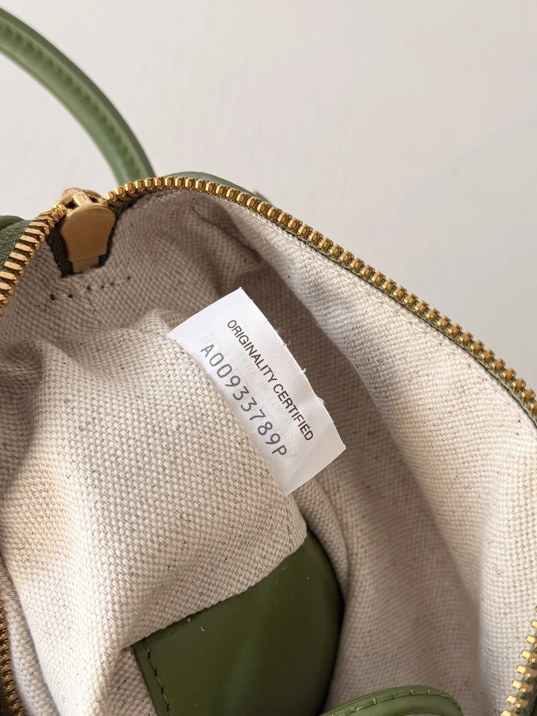 BOTTEGA VENETA Shoulder Bags Leather (Green) 19X12X9CM F80202608080143 - Image 9