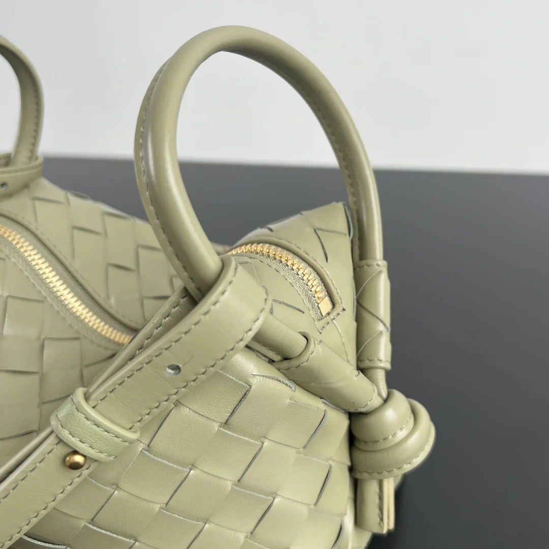 BOTTEGA VENETA Shoulder Bags Leather (Green) 19X12X9CM F80202608080156 - Image 3