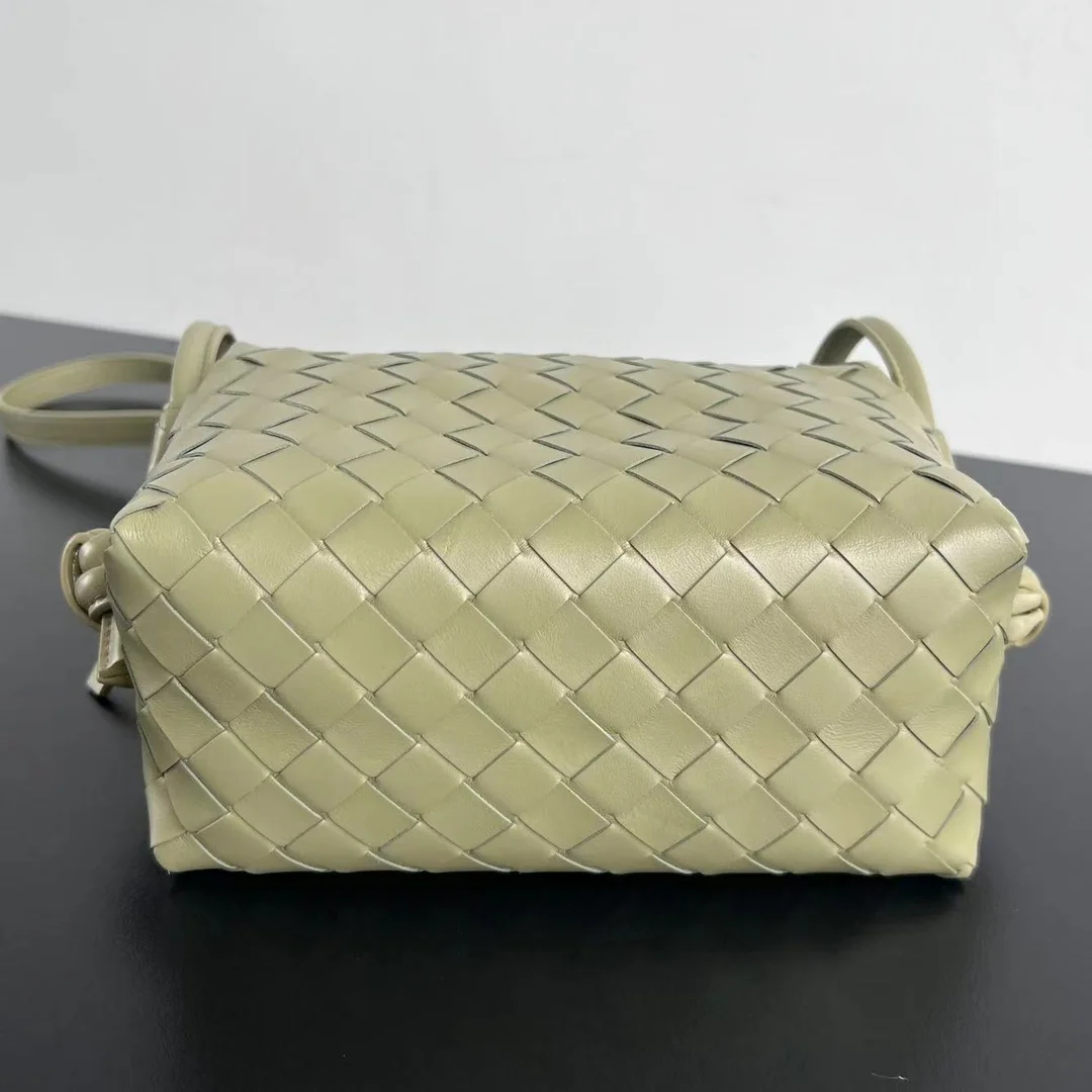 BOTTEGA VENETA Shoulder Bags Leather (Green) 19X12X9CM F80202608080156 - Image 4
