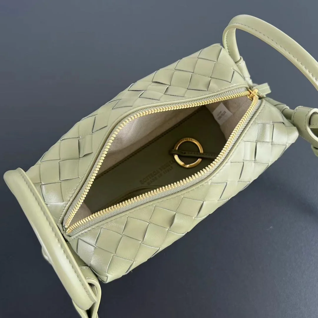 BOTTEGA VENETA Shoulder Bags Leather (Green) 19X12X9CM F80202608080156 - Image 6