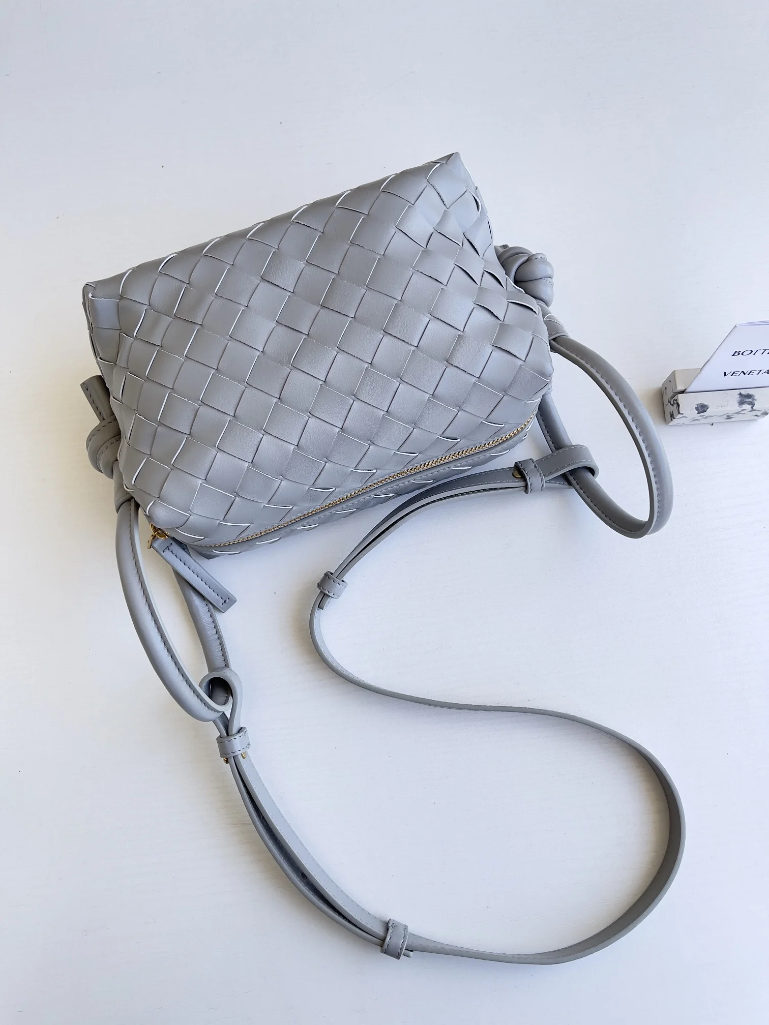 BOTTEGA VENETA Shoulder Bags Leather (Grey) 19X12X9CM F80202608080148 - Image 6