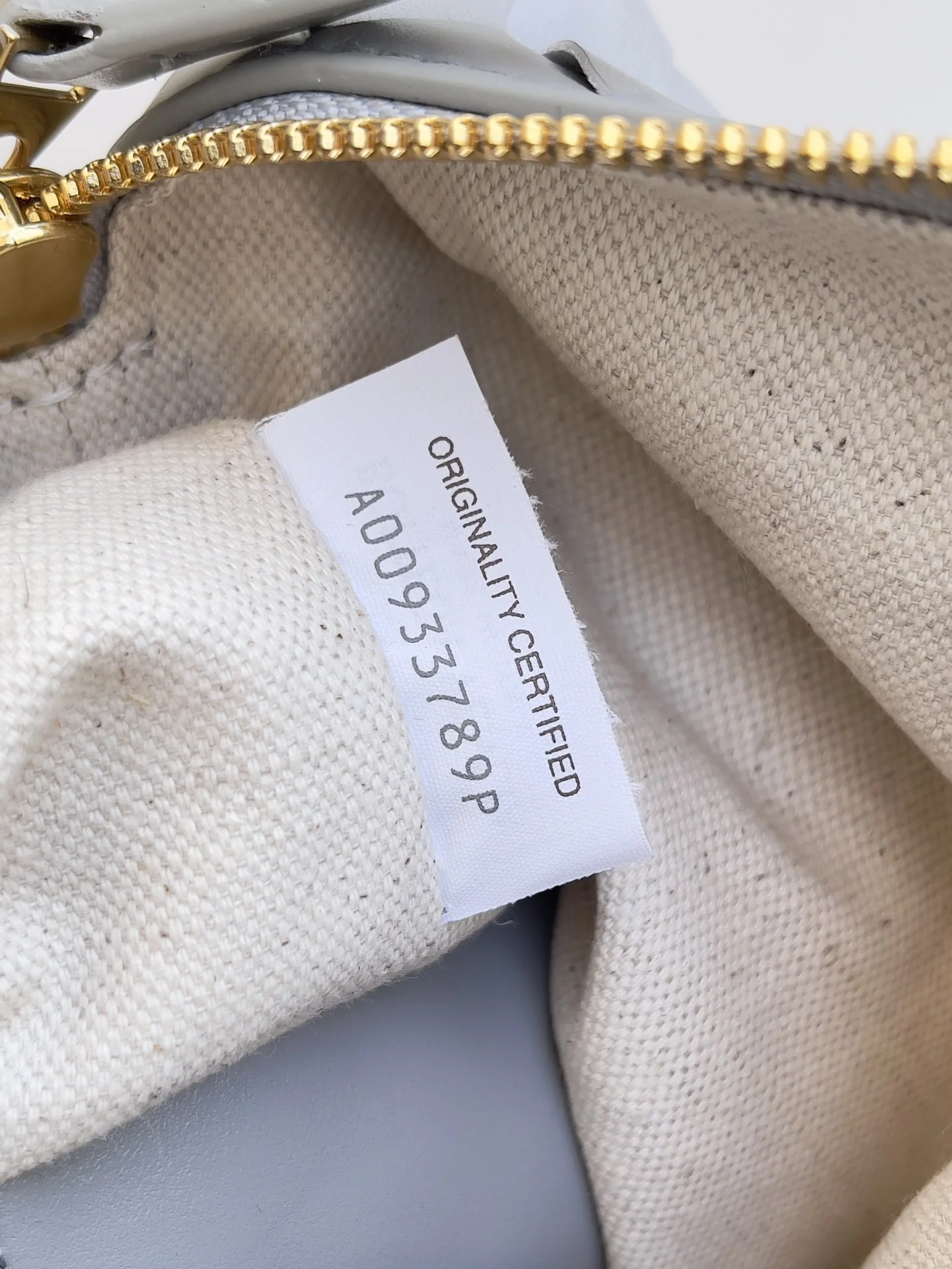 BOTTEGA VENETA Shoulder Bags Leather (Grey) 19X12X9CM F80202608080148 - Image 8