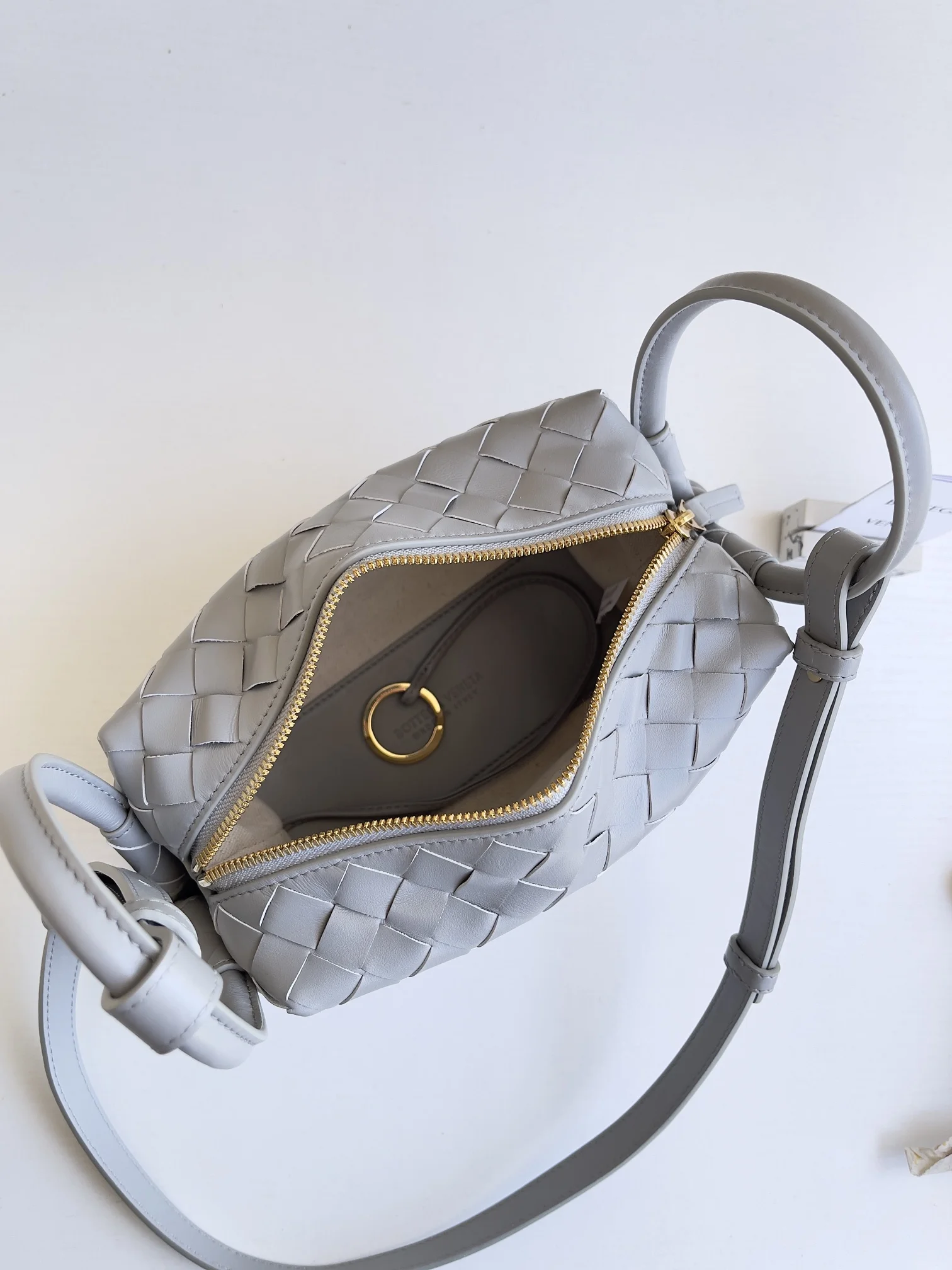 BOTTEGA VENETA Shoulder Bags Leather (Grey) 19X12X9CM F80202608080148 - Image 9