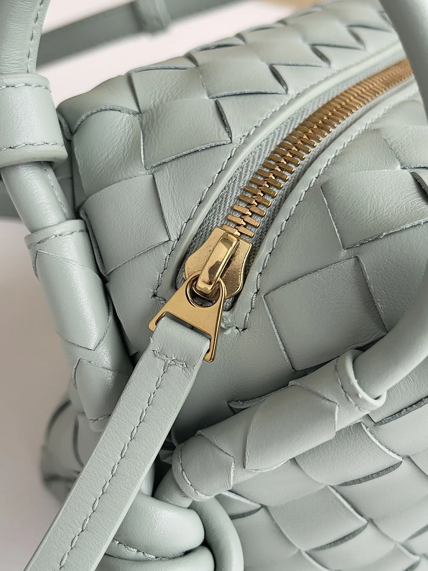 BOTTEGA VENETA Shoulder Bags Leather (Mintgreen) 19X12X9CM F80202608080149 - Image 6