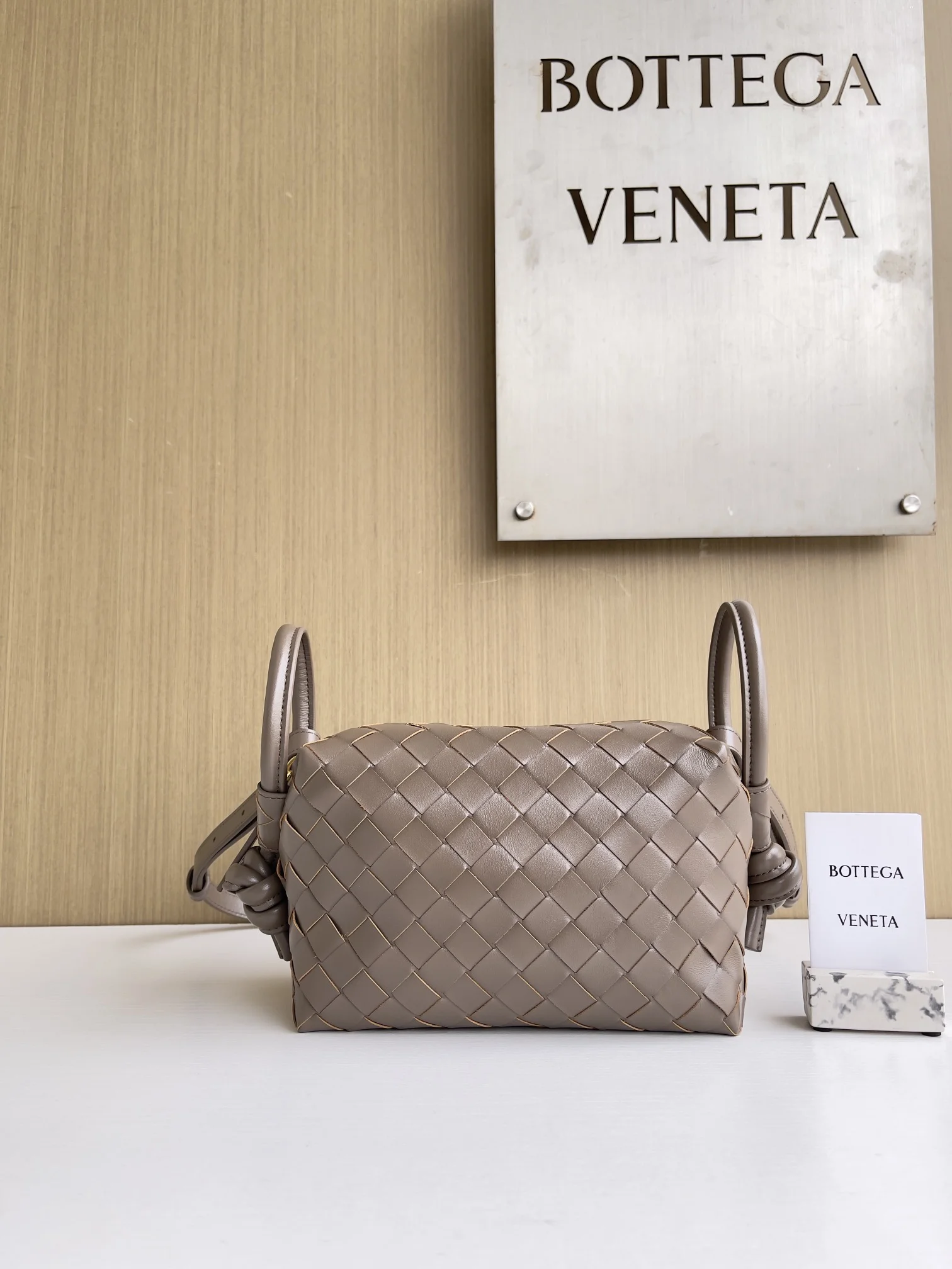 BOTTEGA VENETA Shoulder Bags Leather (Taupe) 19X12X9CM F80202608080145