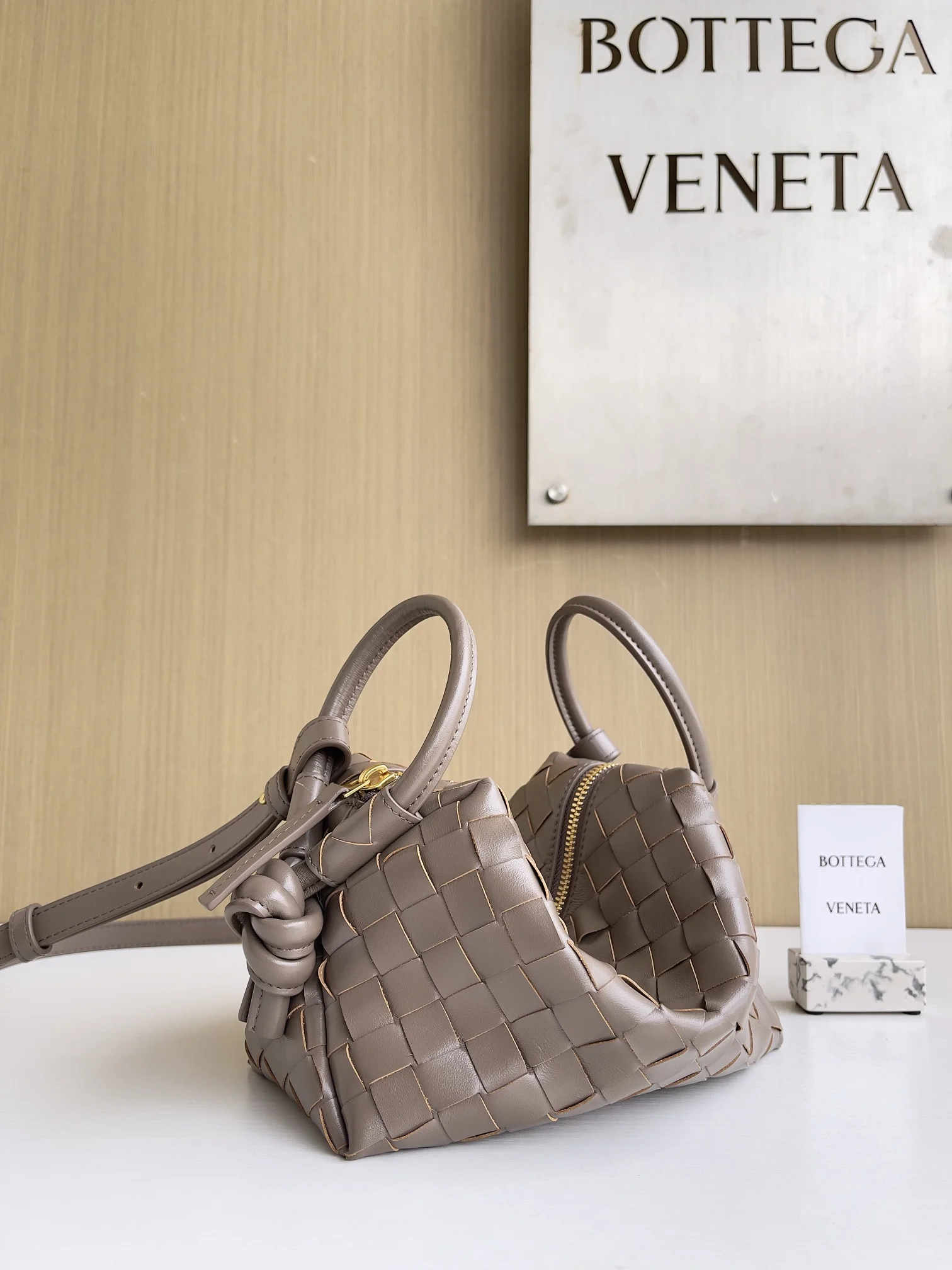 BOTTEGA VENETA Shoulder Bags Leather (Taupe) 19X12X9CM F80202608080145 - Image 6