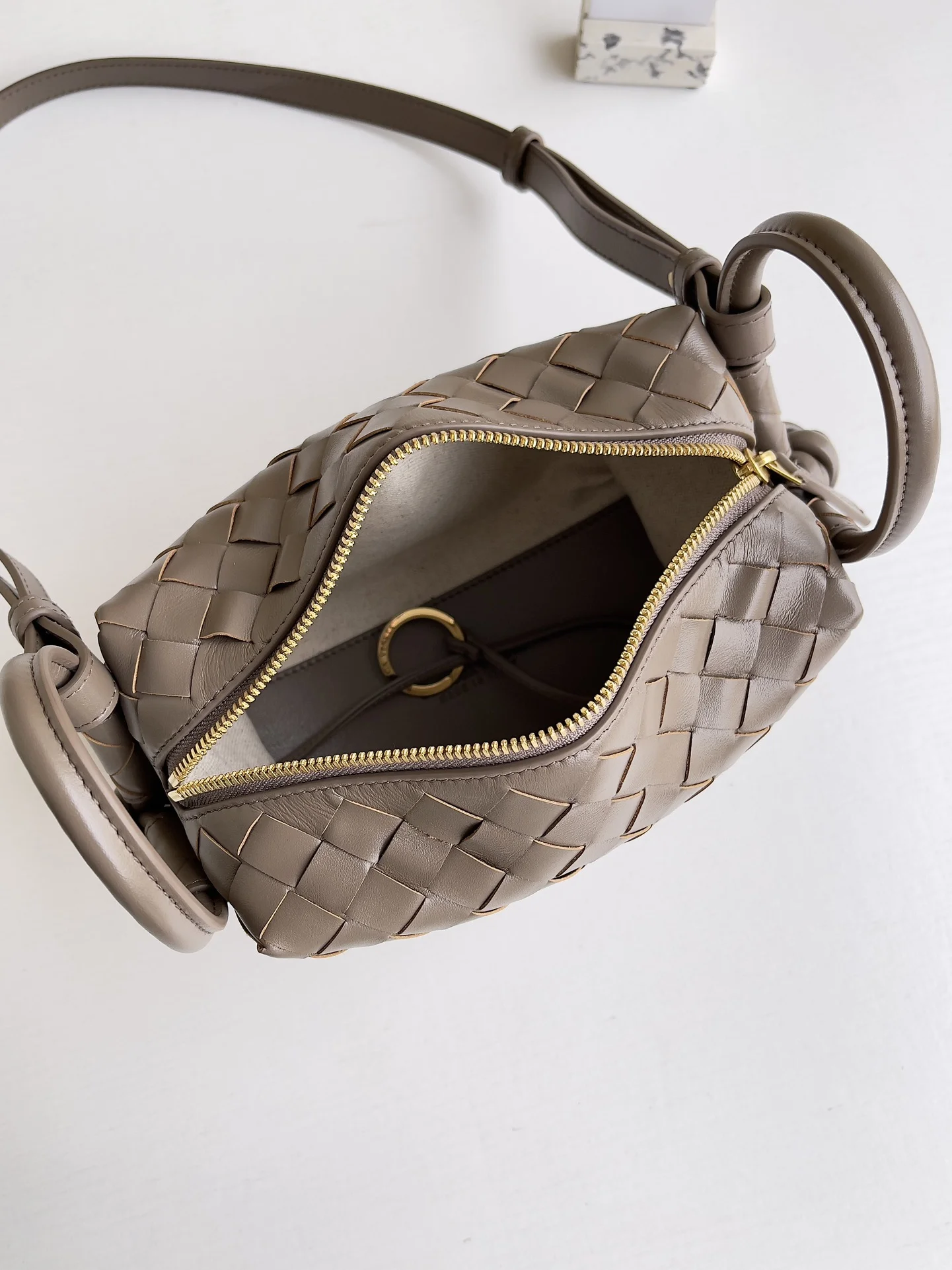 BOTTEGA VENETA Shoulder Bags Leather (Taupe) 19X12X9CM F80202608080145 - Image 9