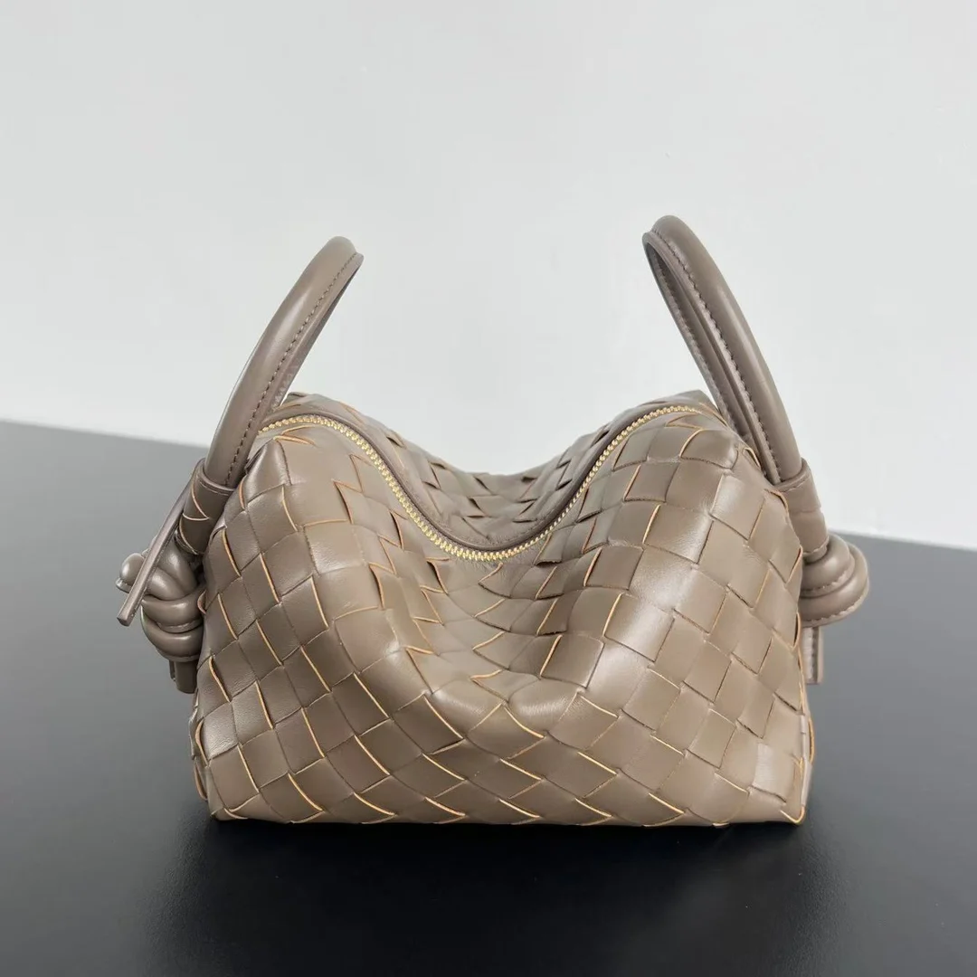 BOTTEGA VENETA Shoulder Bags Leather (Taupe-Gold) 19X12X9CM F80202608080160