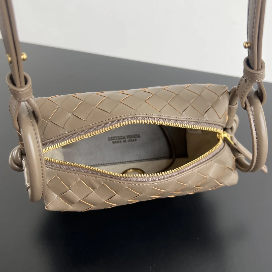 BOTTEGA VENETA Shoulder Bags Leather (Taupe-Gold) 19X12X9CM F80202608080160 - Image 5