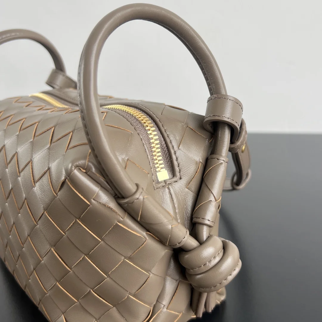 BOTTEGA VENETA Shoulder Bags Leather (Taupe-Gold) 19X12X9CM F80202608080160 - Image 6