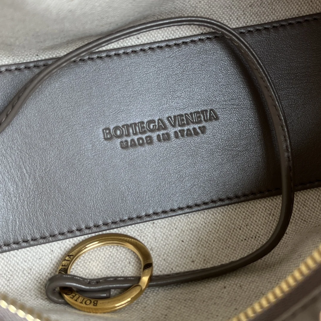 BOTTEGA VENETA Shoulder Bags Leather (Taupe-Gold) 19X12X9CM F80202608080160 - Image 8