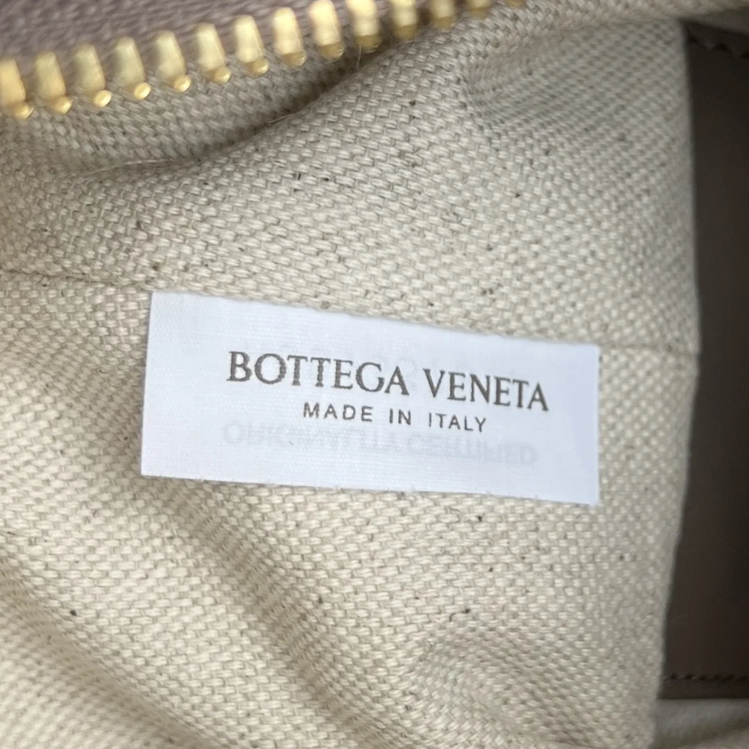 BOTTEGA VENETA Shoulder Bags Leather (Taupe-Gold) 19X12X9CM F80202608080160 - Image 9