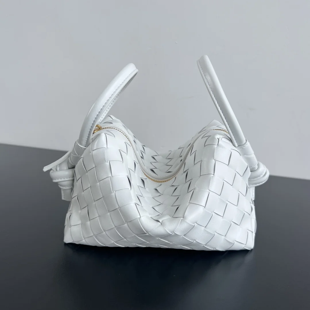 BOTTEGA VENETA Shoulder Bags Leather (White-Gold) 19X12X9CM F80202608080155