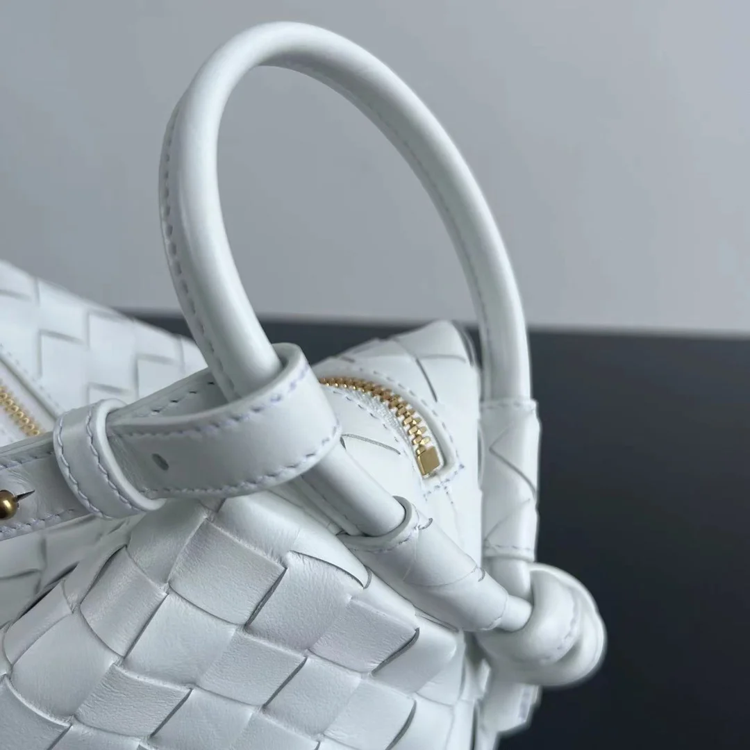 BOTTEGA VENETA Shoulder Bags Leather (White-Gold) 19X12X9CM F80202608080155 - Image 3