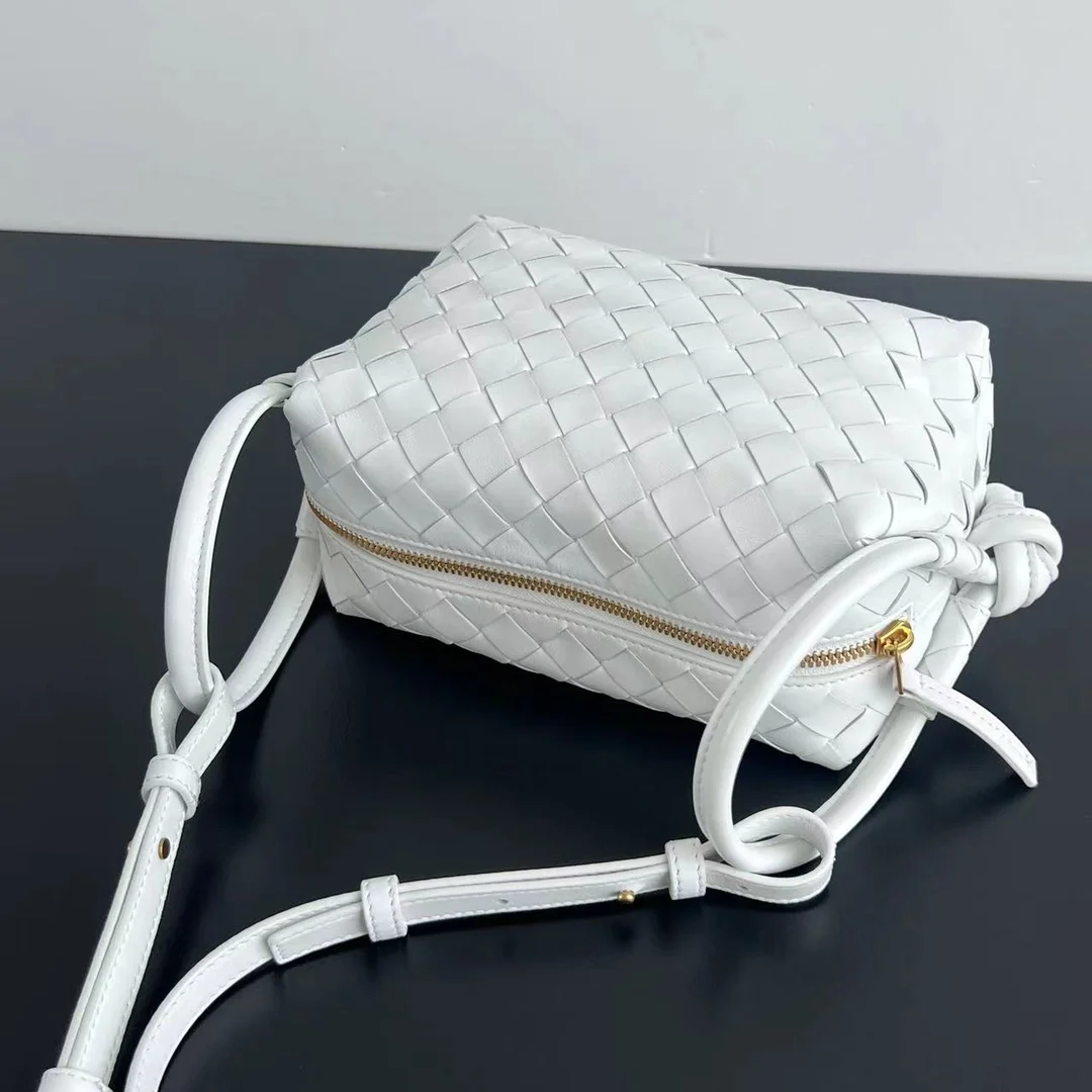 BOTTEGA VENETA Shoulder Bags Leather (White-Gold) 19X12X9CM F80202608080155 - Image 5