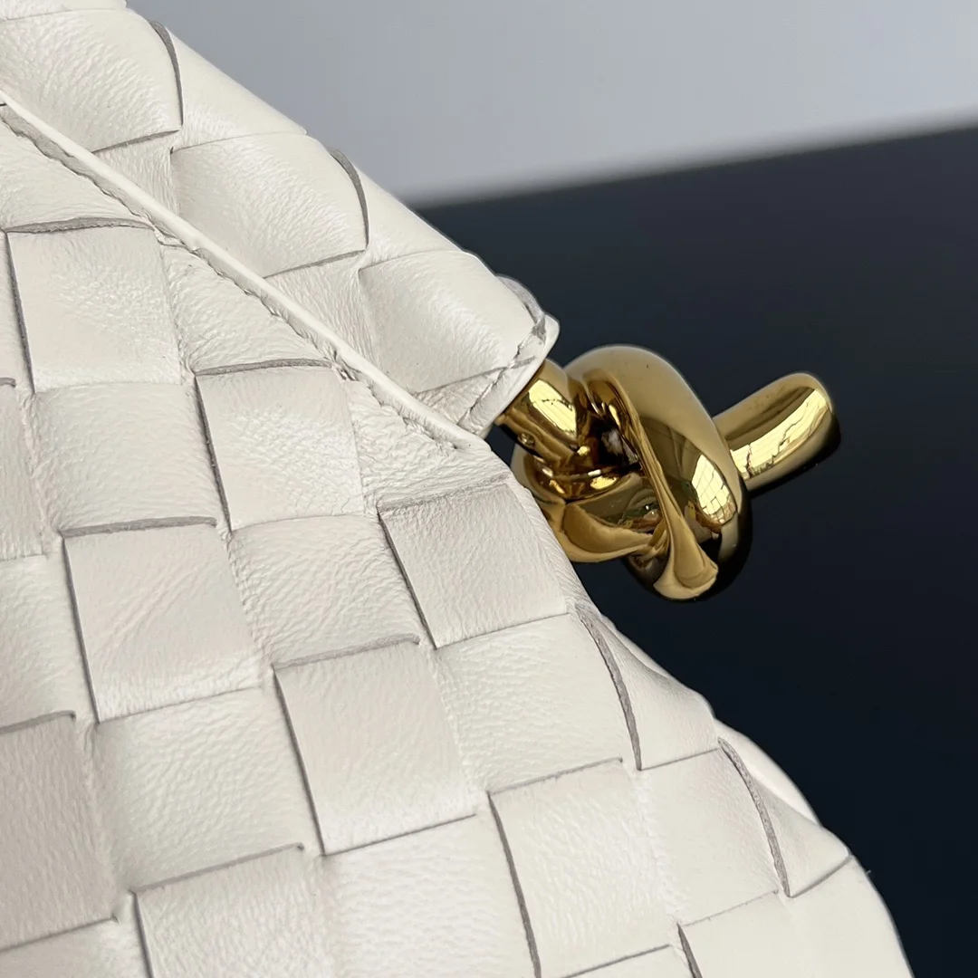 BOTTEGA VENETA Shoulder Bags Leather (White-Gold) 28X18X5CM H30202608080070 - Image 3