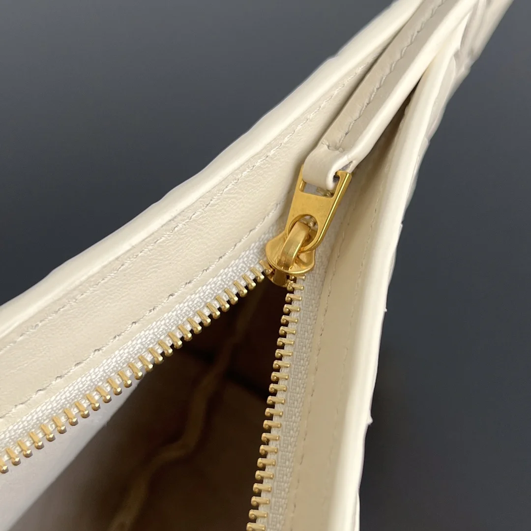 BOTTEGA VENETA Shoulder Bags Leather (White-Gold) 28X18X5CM H30202608080070 - Image 7
