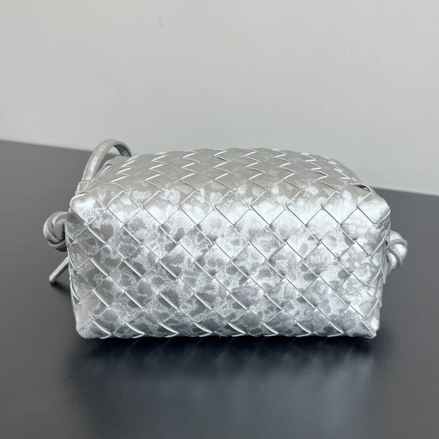 BOTTEGA VENETA Shoulder Bags Metallic Satin (Silver) 19X12X9CM H50202608080138 - Image 4