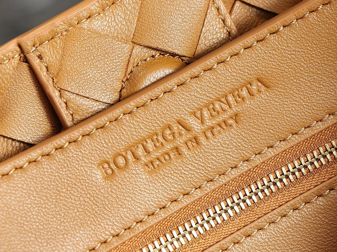BOTTEGA VENETA Shoulder Bags Nappa Lambskin (Brown) 32X24X12 A130202608080561 - Image 8