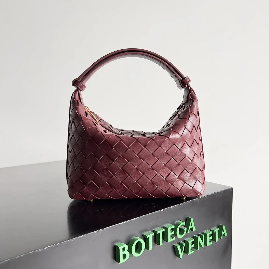 BOTTEGA VENETA Shoulder Bags Nappa Lambskin (Burgundy) 22X13X9 F80202608080235