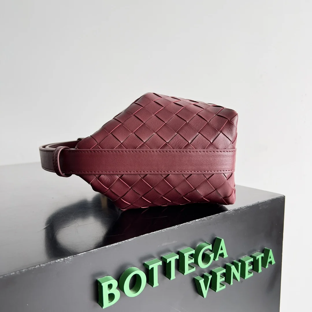 BOTTEGA VENETA Shoulder Bags Nappa Lambskin (Burgundy) 22X13X9 F80202608080235 - Image 2