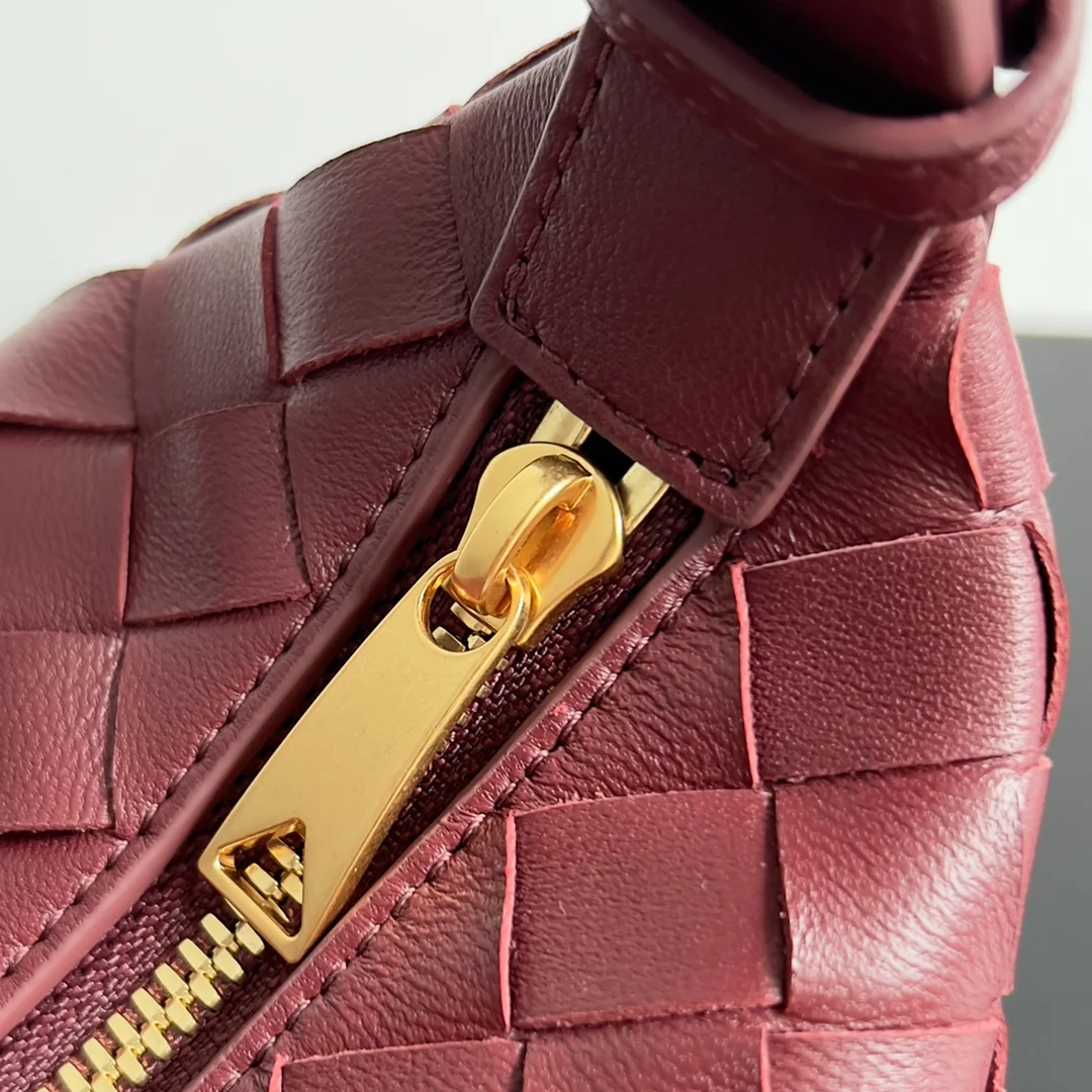 BOTTEGA VENETA Shoulder Bags Nappa Lambskin (Burgundy) 22X13X9 F80202608080235 - Image 6