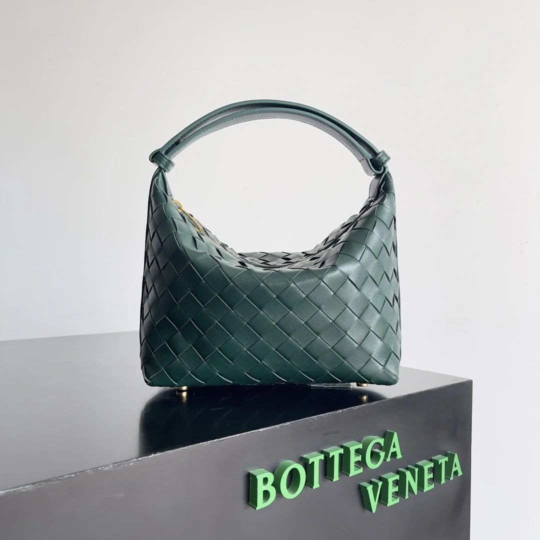BOTTEGA VENETA Shoulder Bags Nappa Lambskin (Green) 22X13X9 F80202608080237