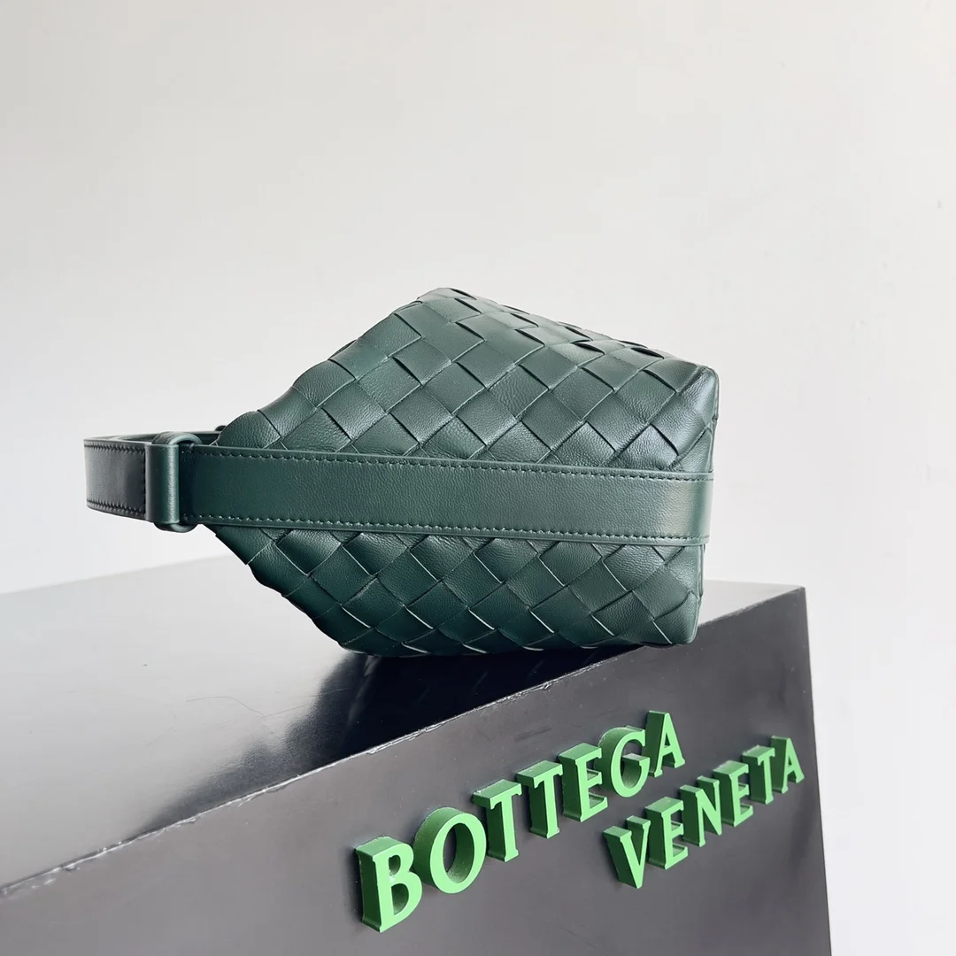 BOTTEGA VENETA Shoulder Bags Nappa Lambskin (Green) 22X13X9 F80202608080237 - Image 2