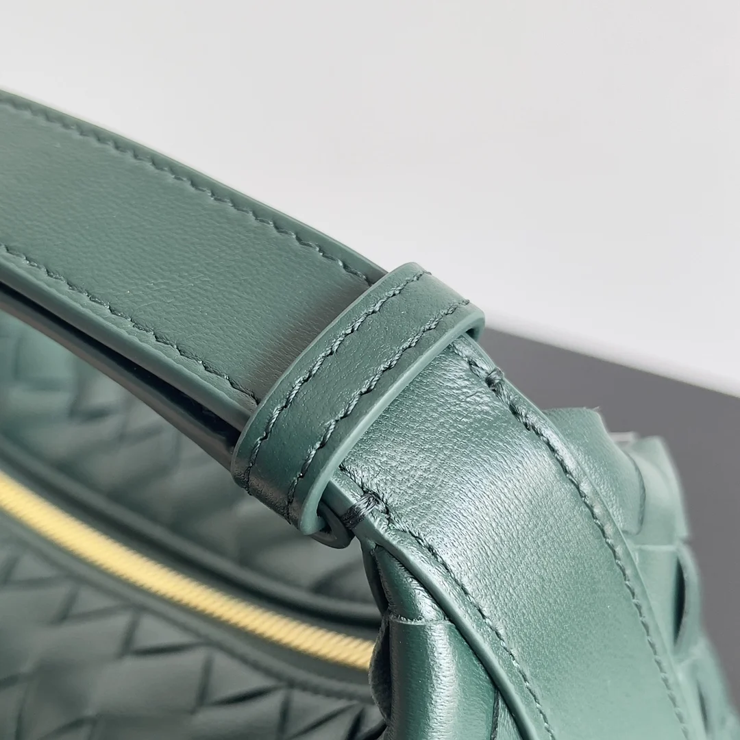 BOTTEGA VENETA Shoulder Bags Nappa Lambskin (Green) 22X13X9 F80202608080237 - Image 6